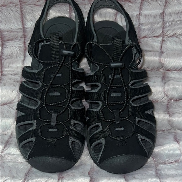 Croft &‎ Barrow Black Women’s Closed-Toe Sandals for Active Wear - Picture 1 of 16